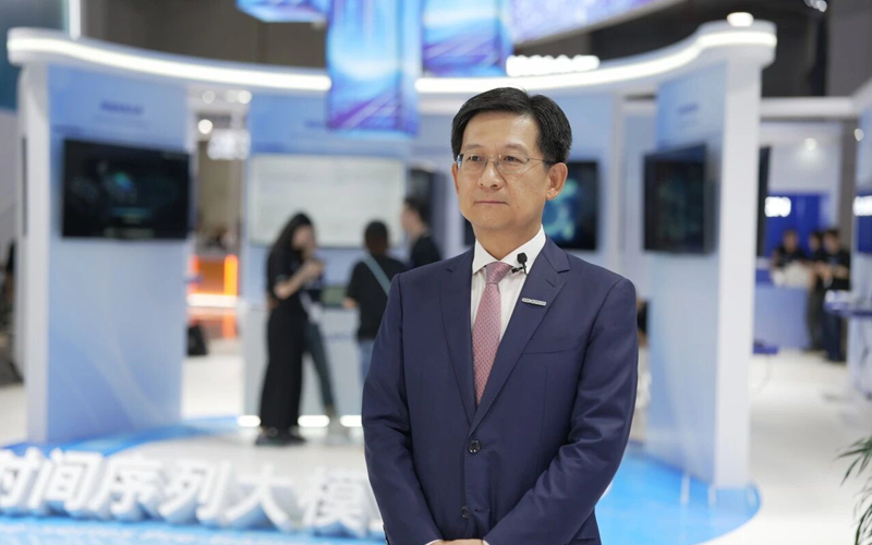 崔山受新华社专访：以工业具身智能重构生产力，，，，，，，，引领流程工业智能化升级