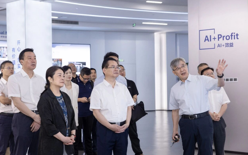 天下政协常委、民革中央副主席刘家强带队调研ng28.手艺，，，，，，，，共探人工智能与工业深度融合路径